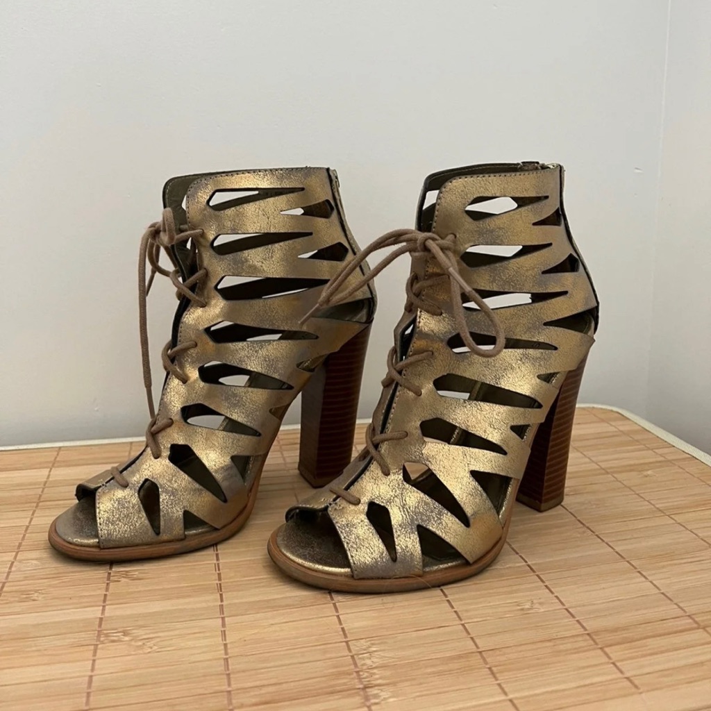 Statement Gold Woman’s Heels